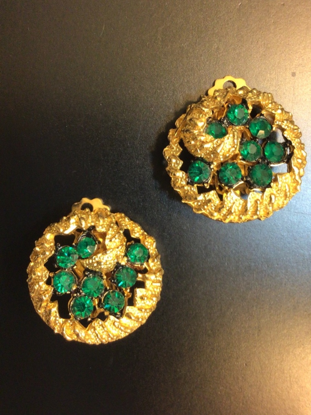 Vintage Gold-toned Textured Swirl Clip-on Earrings Emerald Green Rhinestones